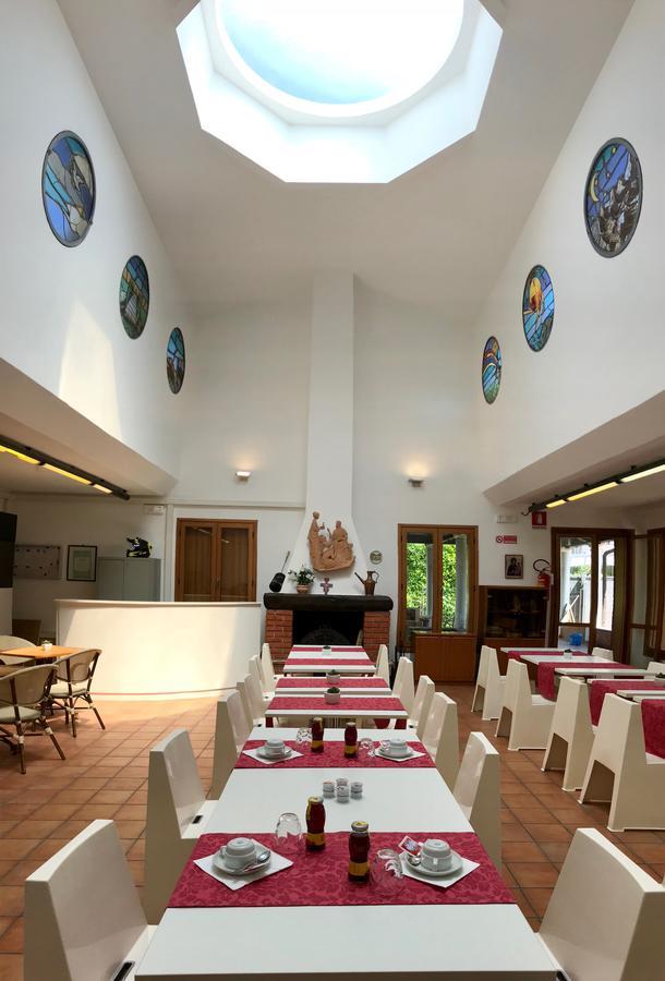 Ostello Casa Emmaus Maccagno Экстерьер фото